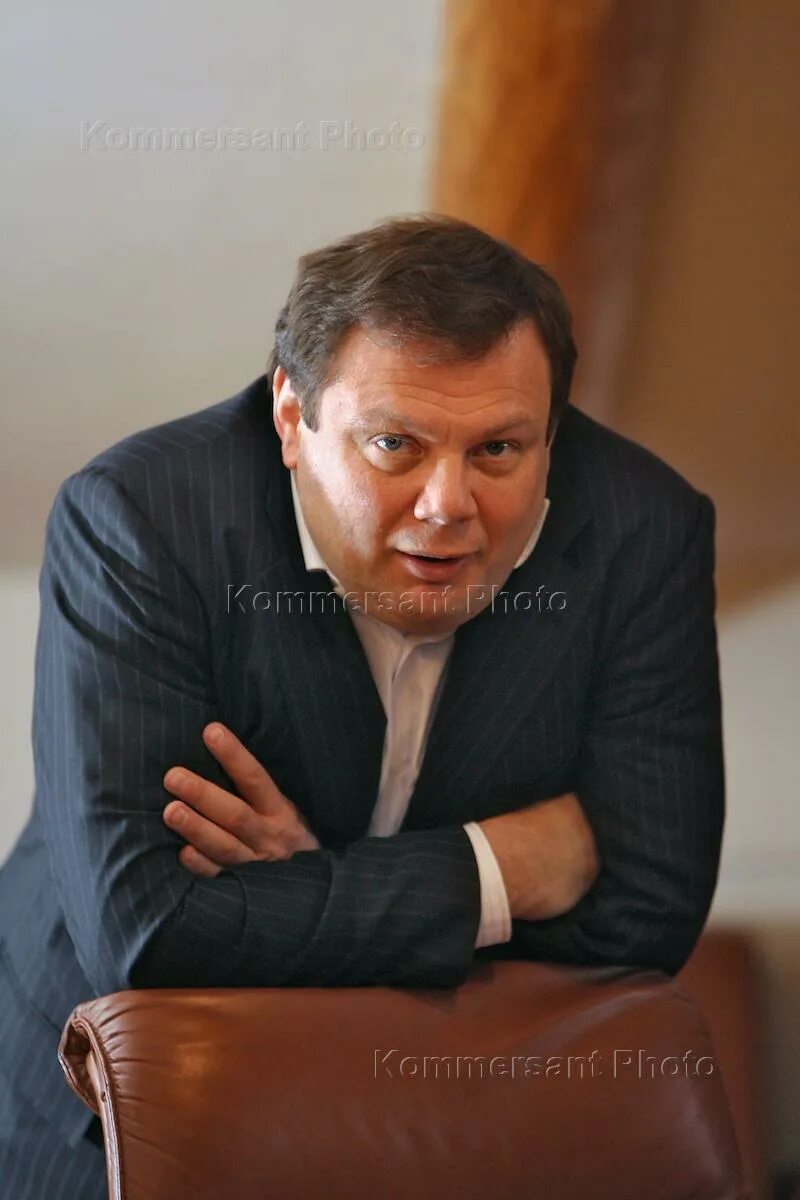 Директор альфа групп