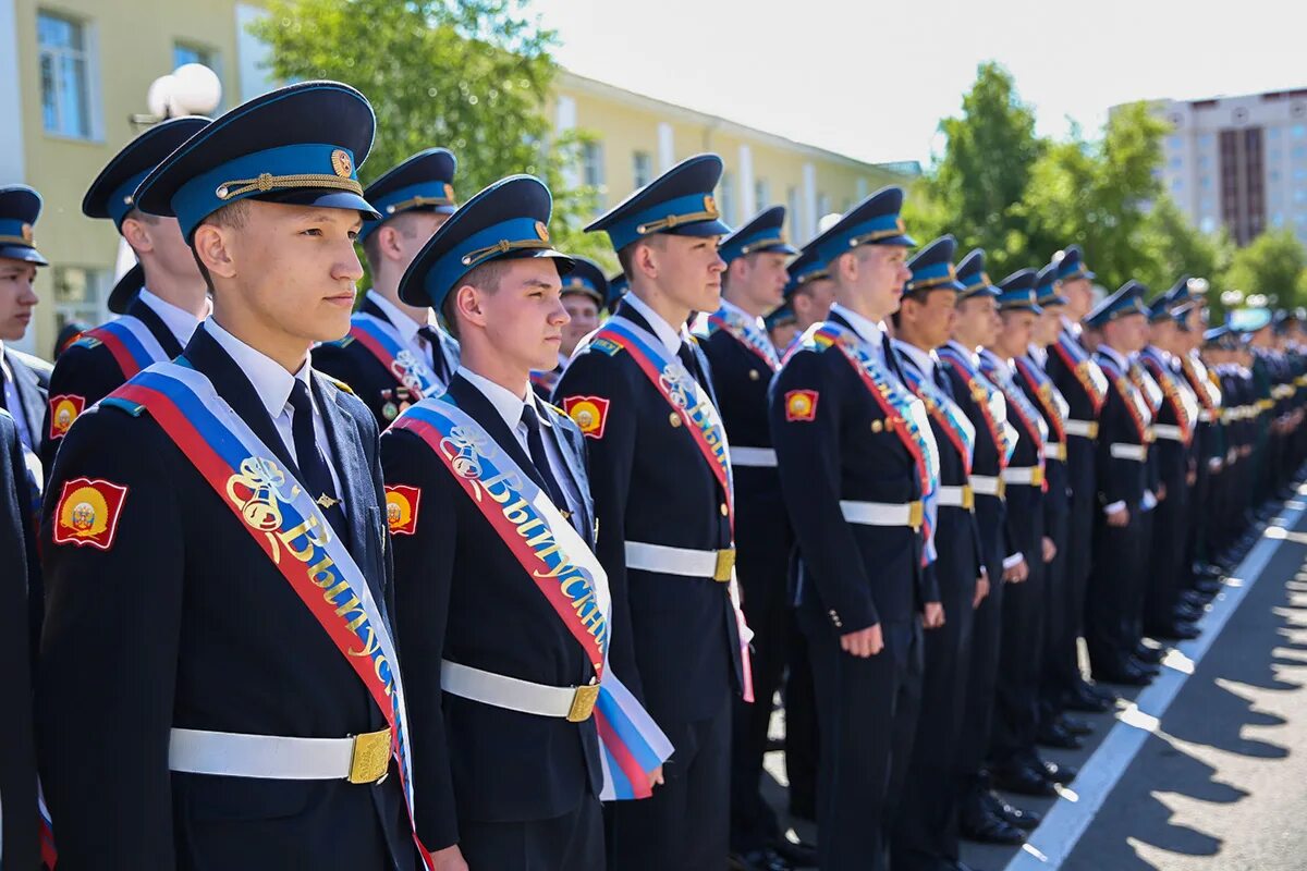 Сайты военных училищ россии. Выпускники кадетского училища. Выпускники военных училищ. Офицеры выпускники. Выпускной в военном училище.