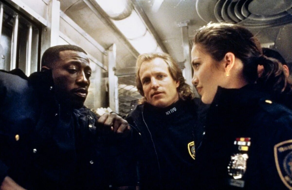 дженнифер лопес денежный поезд. уэсли снайпс денежный поезд. денежный поезд. поезд с деньгами фильм 1995. денежный поезд фильм 1995.