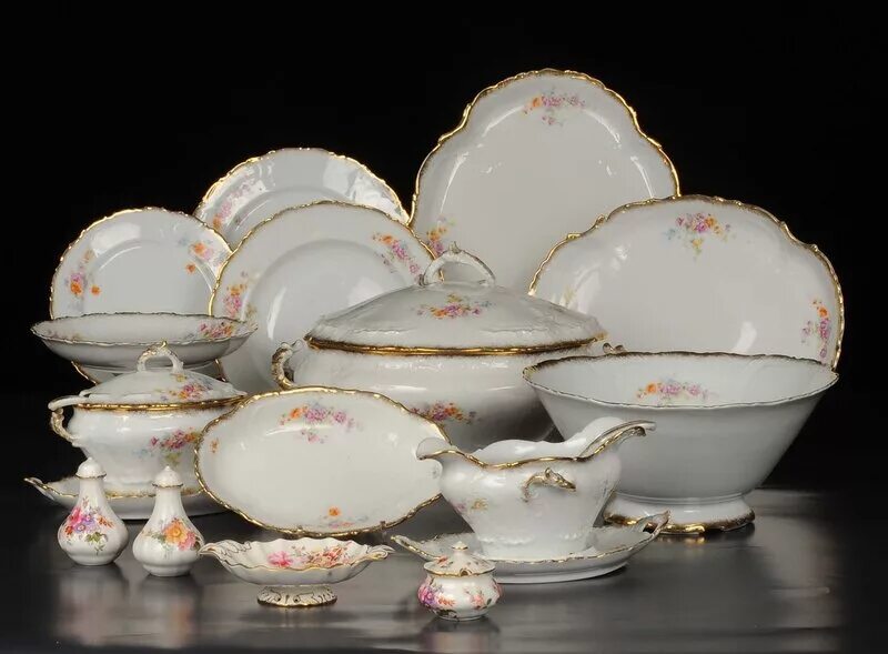 Посуда de lamerie. Лоск у посуды. Красивая посуда для сервировки. Тарелки лефард корейская роза. De lamerie фарфор.