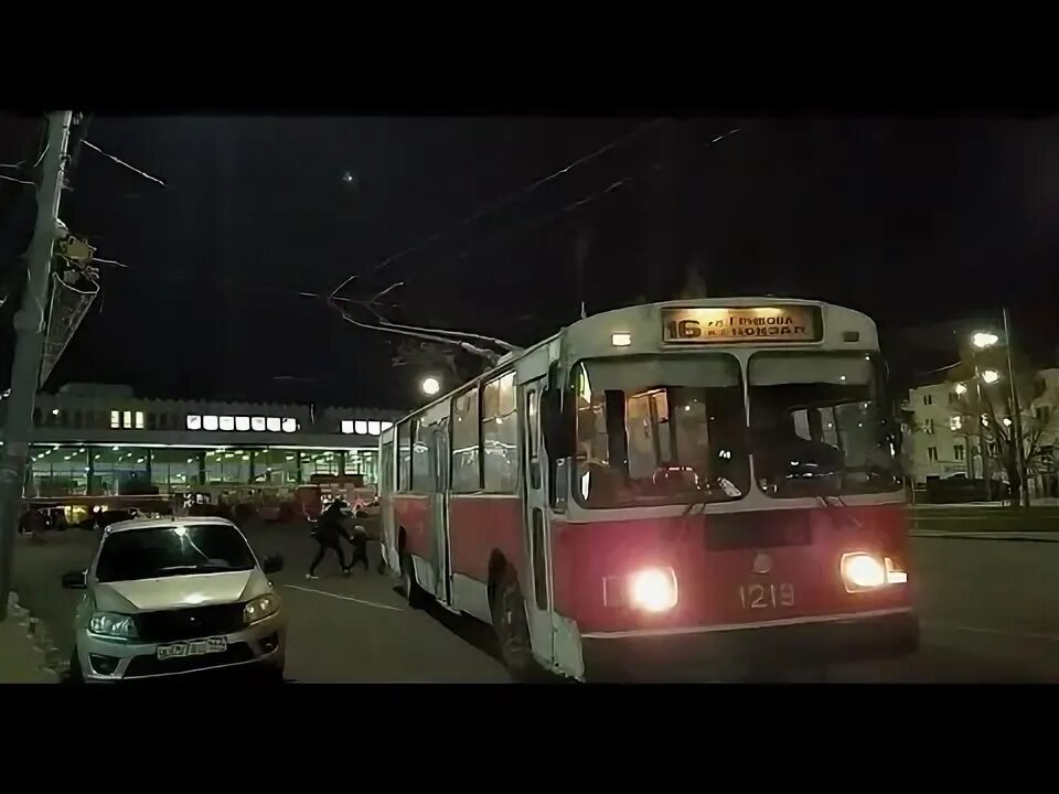 В минуты когда троллейбус с пассажирами. Самые старые троллейбусы в саратове. ретро троллейбус 206. легковой троллейбус нетипичный дипкун.