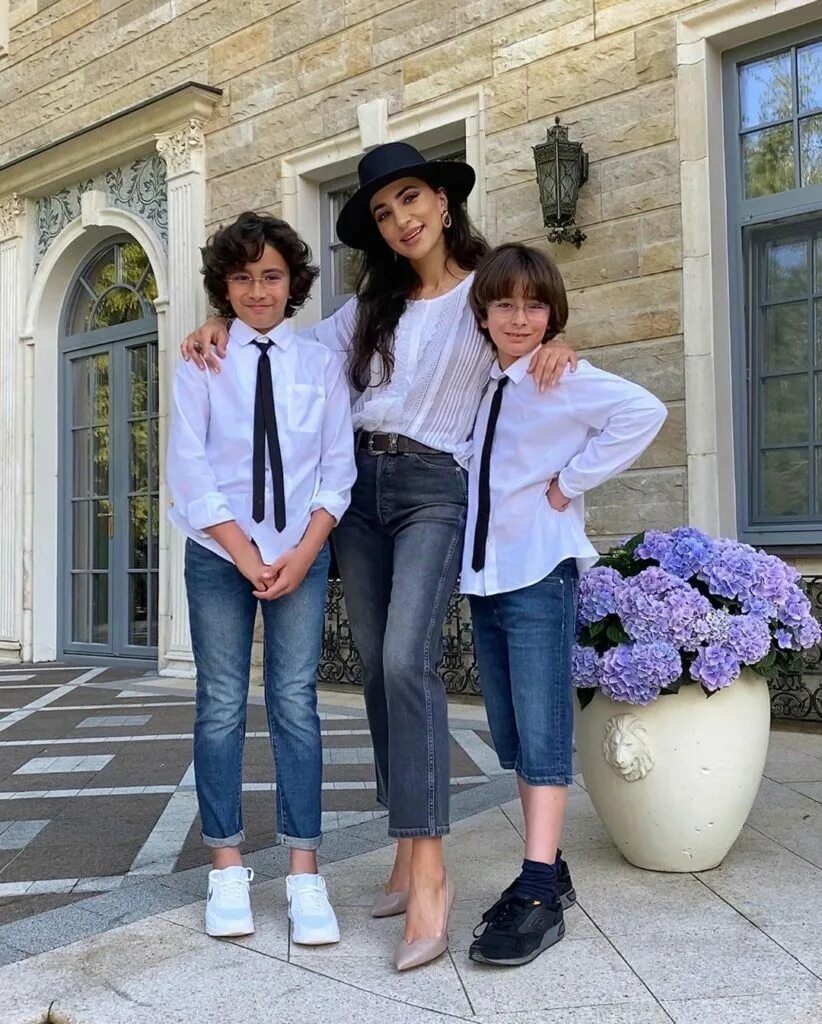 Сергей иванов и зара. Зара певица семья дети. Зара мгоян с мужем. Зара певица муж семья. Семья певицы зары.