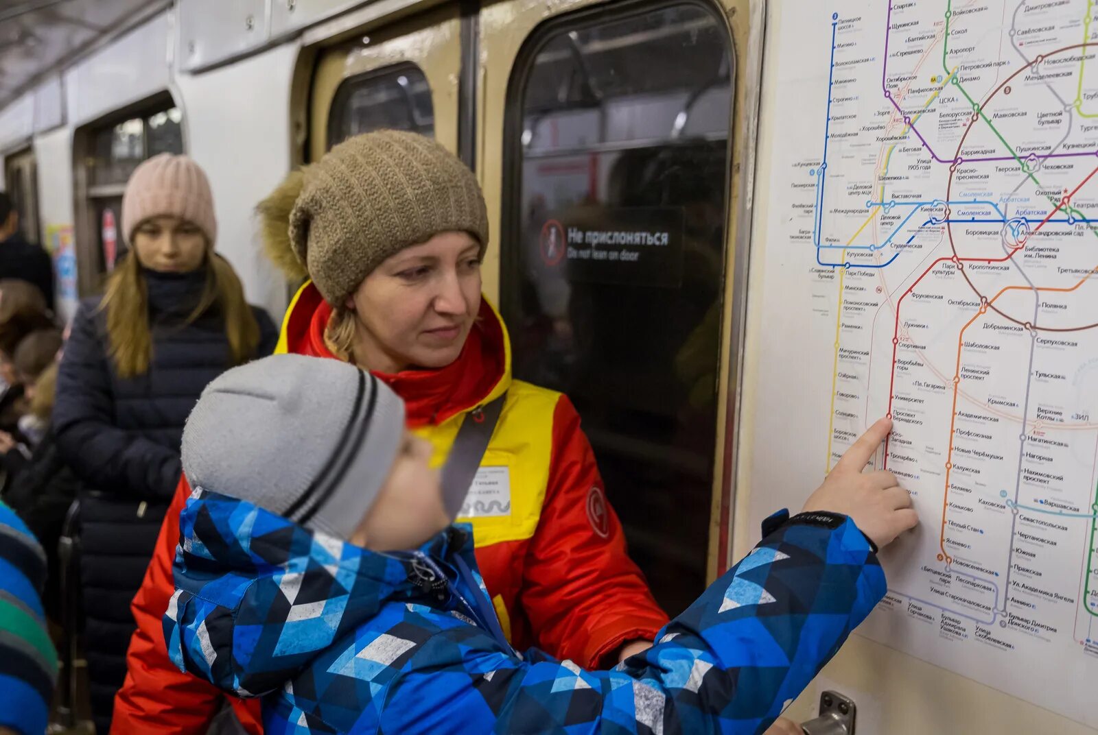 Пассажирам московского метрополитена. Цомп метро. Центр мобильности пассажиров. Центр мобильности пассажиров метро. Центр обеспечения мобильности пассажиров Московского метрополитена.