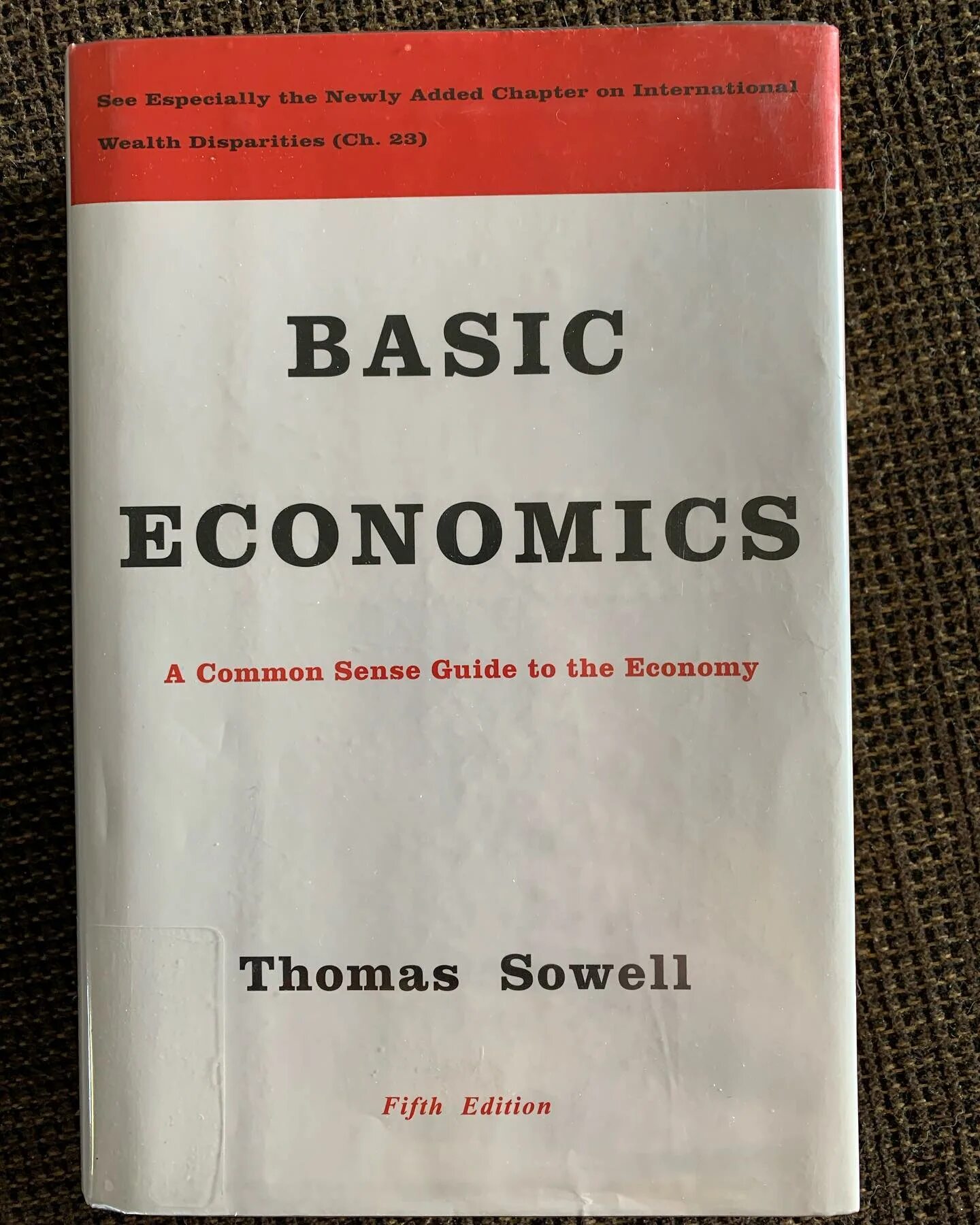 Книги basic. Basic economics. экономикс книга.