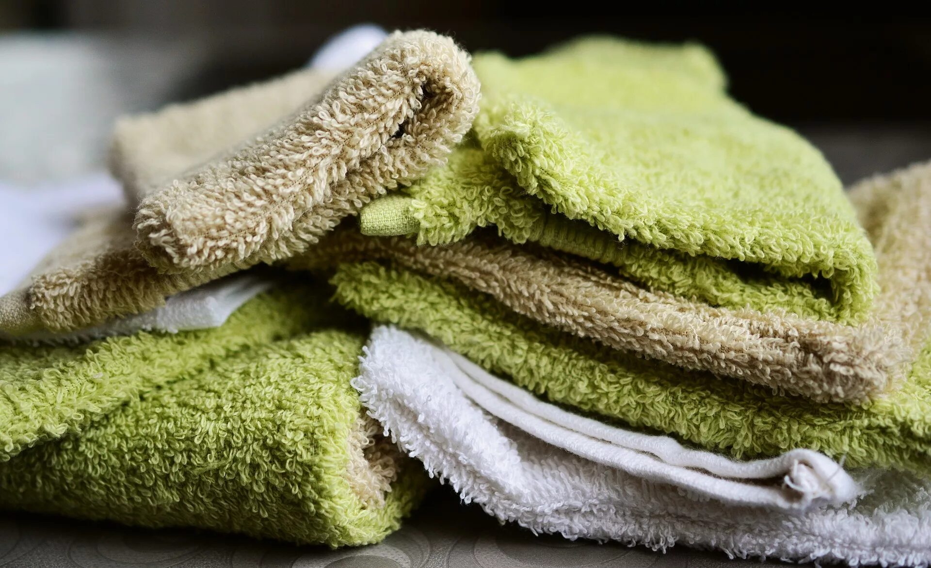 Разное полотенце. Полотенце махровое. Мягкое пушистое полотенце. Старое махровое полотенце. Грязные махровые полотенца.