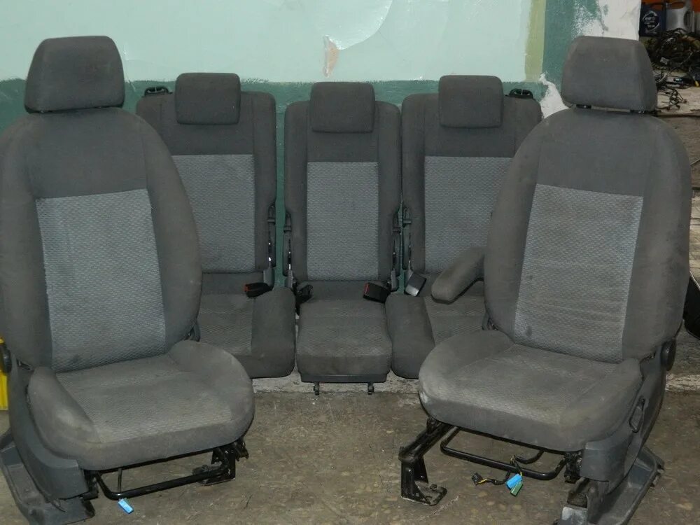 Сиденье c max. Форд c-max 2008 салон сзади. Ford c-max 2013 задние сидение. Кожаные сидения ford c-max. Ford grand c-max 7 мест.