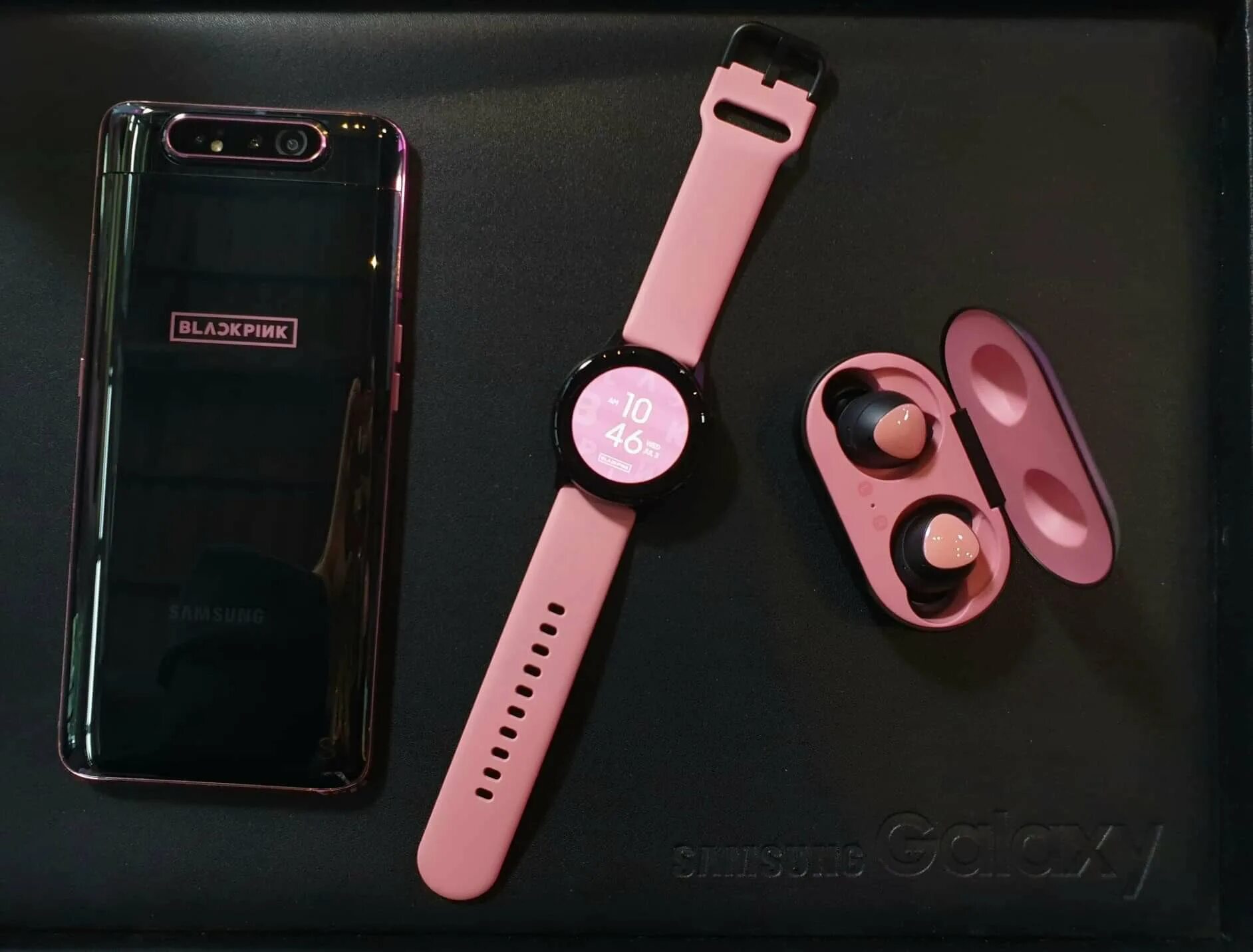 Samsung часы розовые. Samsung Galaxy a80 BLACKPINK. Samsung Galaxy a80 BLACKPINK Edition. Samsung a80 Black Pink. Самсунг от Блэк Пинк.