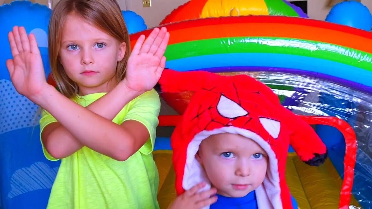Канал алинка. Мисс кэти маленькая 3 года. Видео канал мала. Little miss sofia. Видео канал мала.