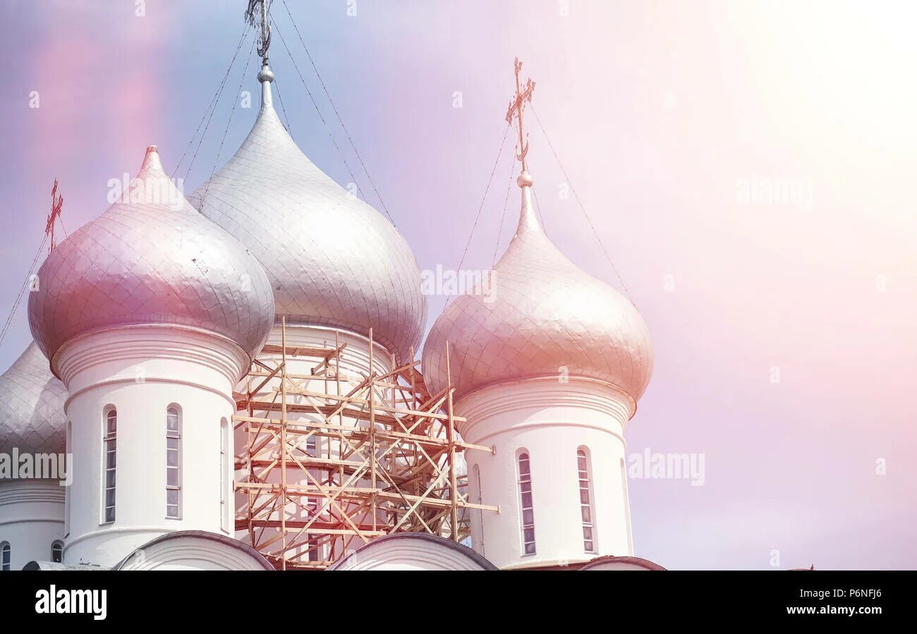 Монастырь святых апостолов (капернаум). Розовые купола. Греко православная церковь. Монастырь святых апостолов (капернаум). Церковь с розовыми куполами.