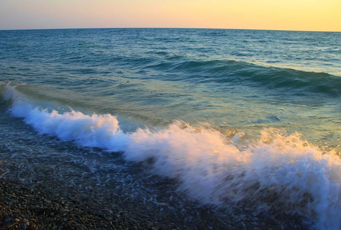 Океан волны шум. Морской Прибой Сочи. Море Прибой. Море волны шум прибоя.