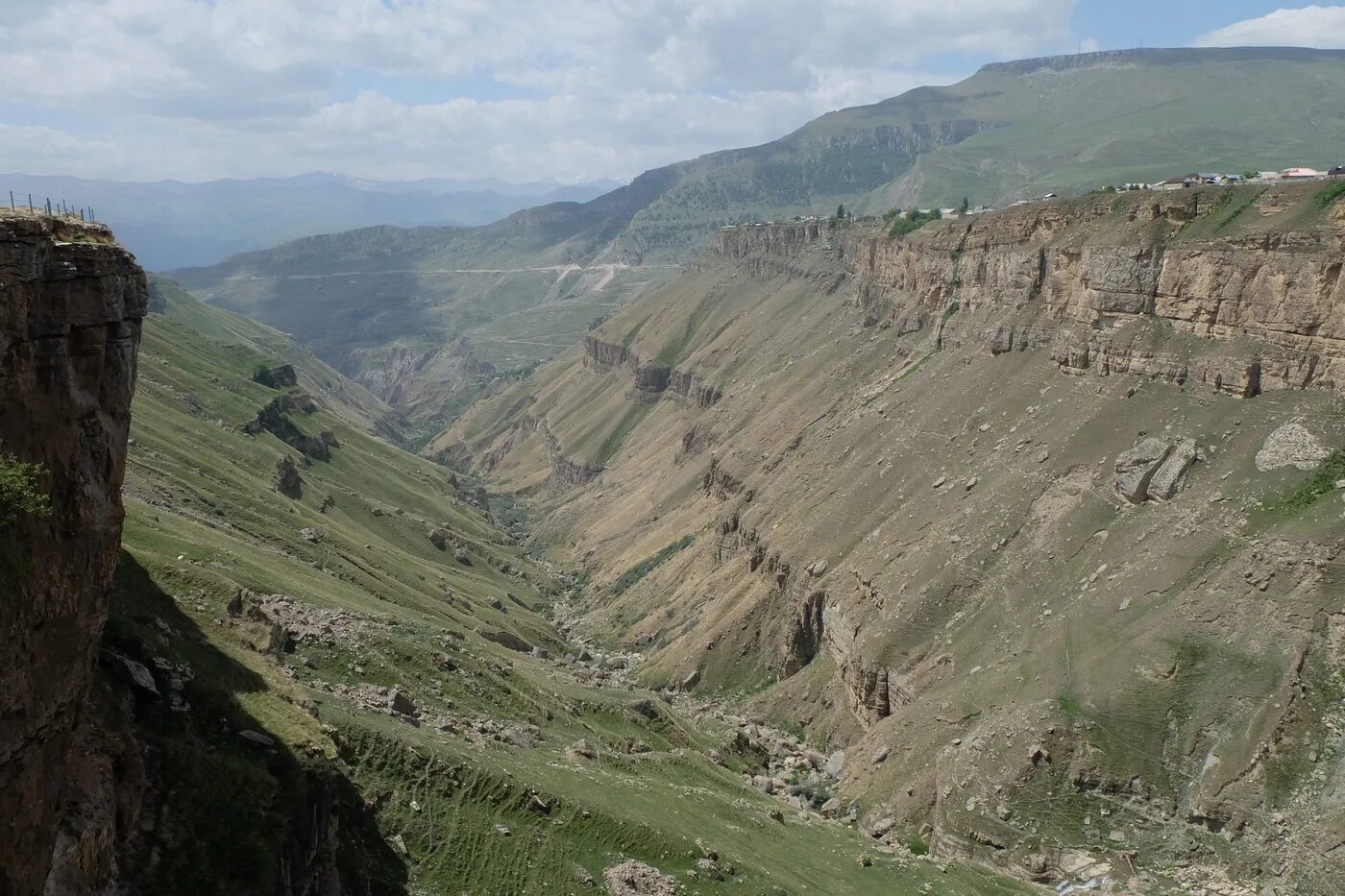 Плато Хунзах. Цолотлинский каньон в Дагестане. Хунзахский каньон. Хунзахское плато Дагестан. Хунзах пакистан