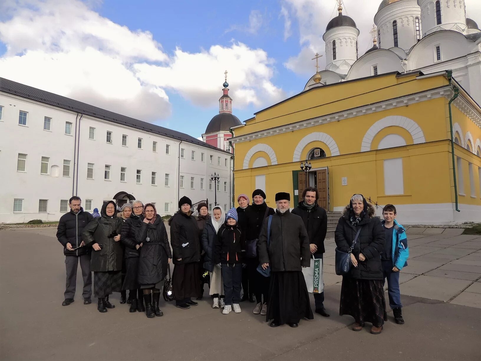 Источник Пафнутия Боровского в Оптиной. Погода в Боровске Калужской области на неделю. Паломники в Луганске. Погода в боровске калужской на неделю