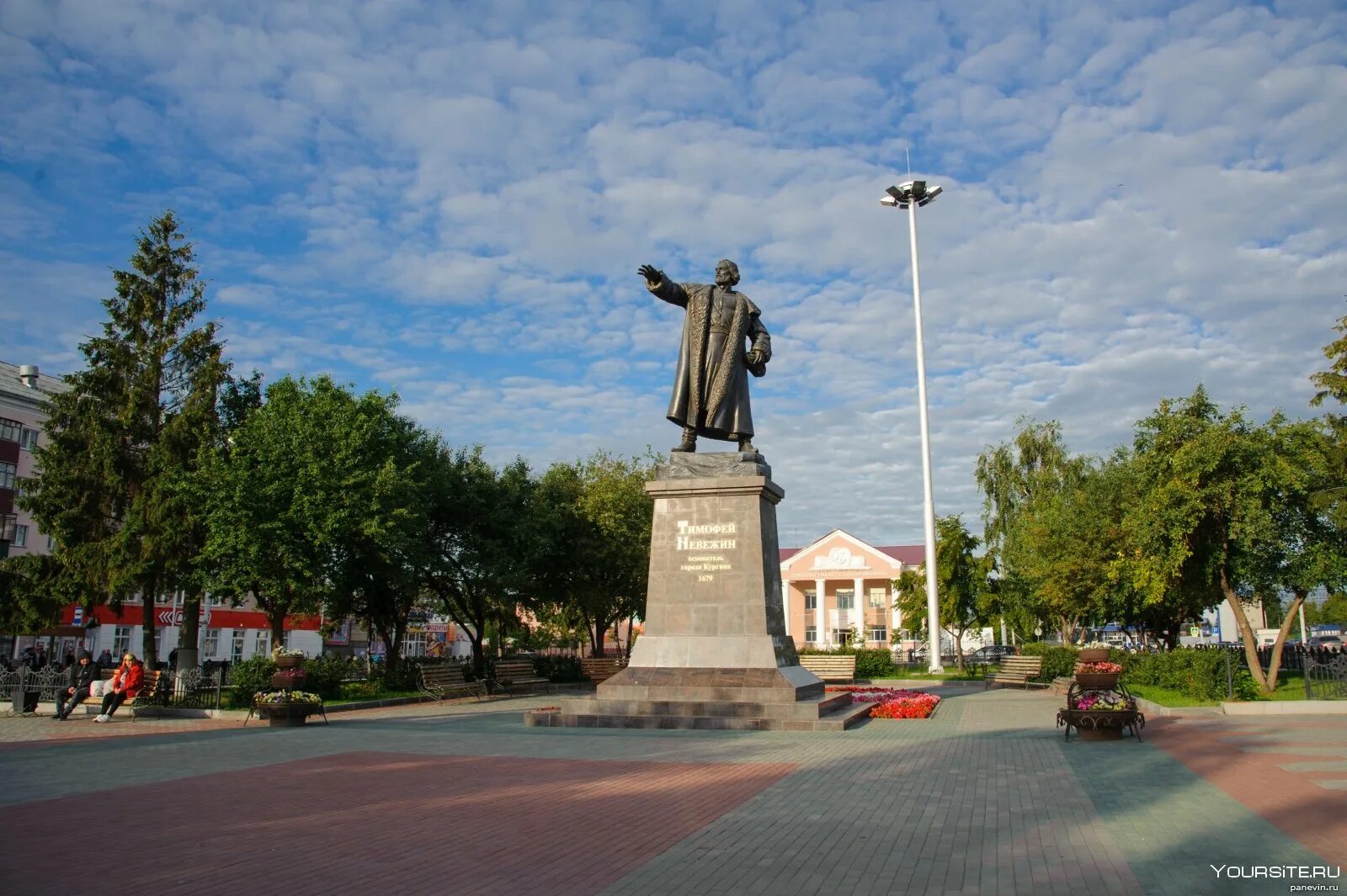 Памятники культуры кургана. Памятник Тимофею Невежину город Кургана. Памятник Невежина Курган.