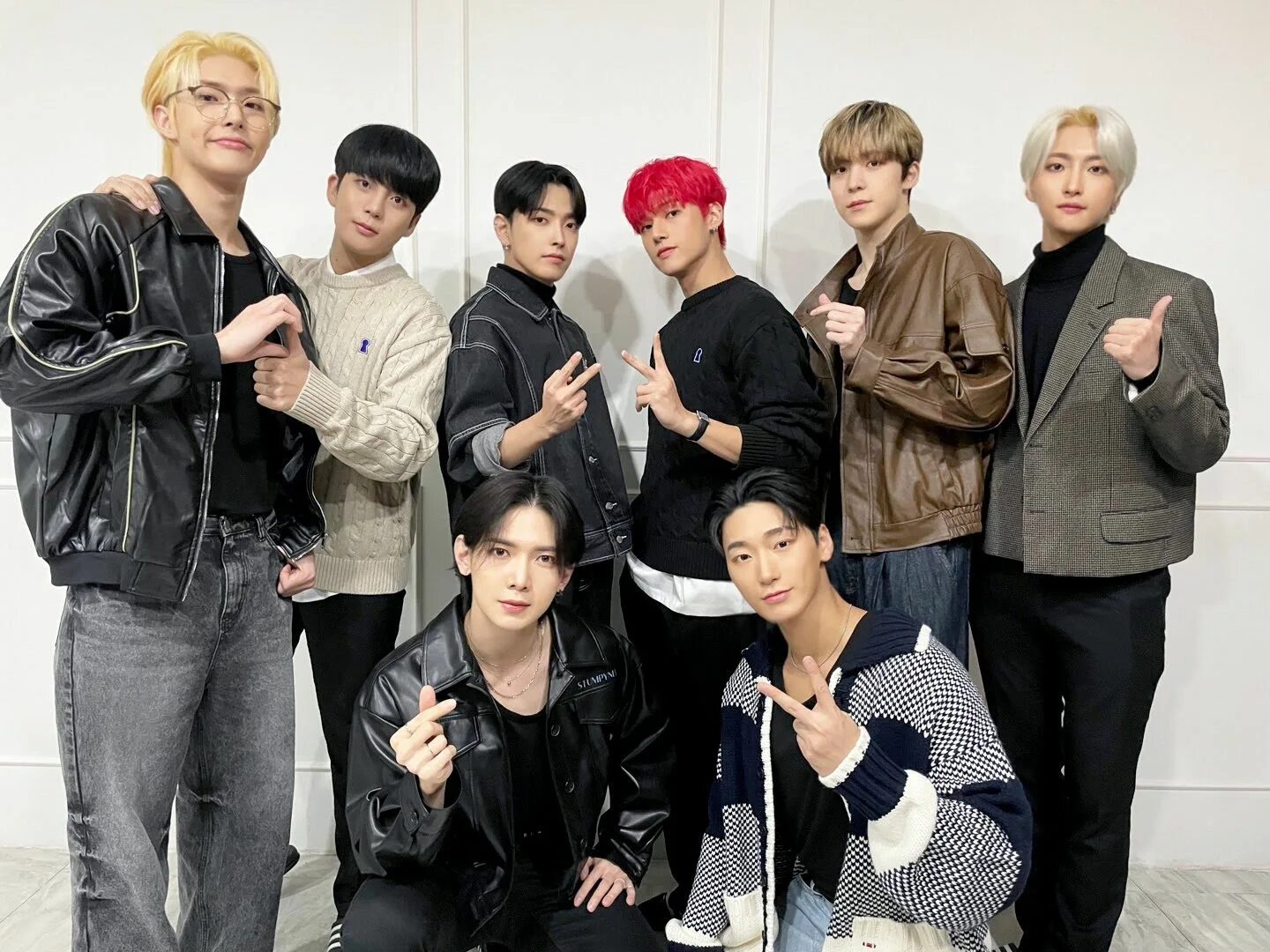 Корейская группа omega. Группа ateez участники. Мужские поп группы 2023. Группа stray kids 2023 год. Cipher группа корейская участники.