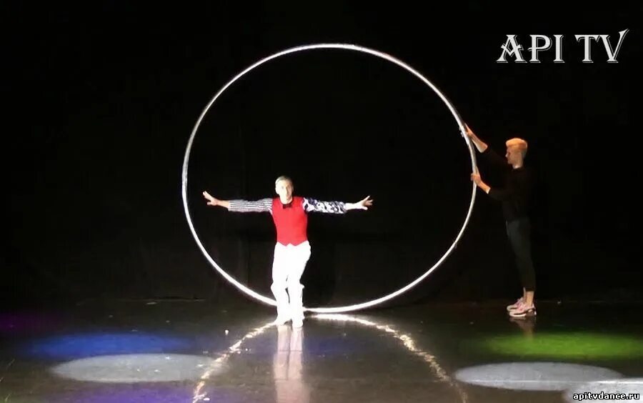 детский танец с обручем. танец хулахуп в детском саду. хулахуп и дети. танец с обручами хулахуп в детском саду. хулахуп танец.