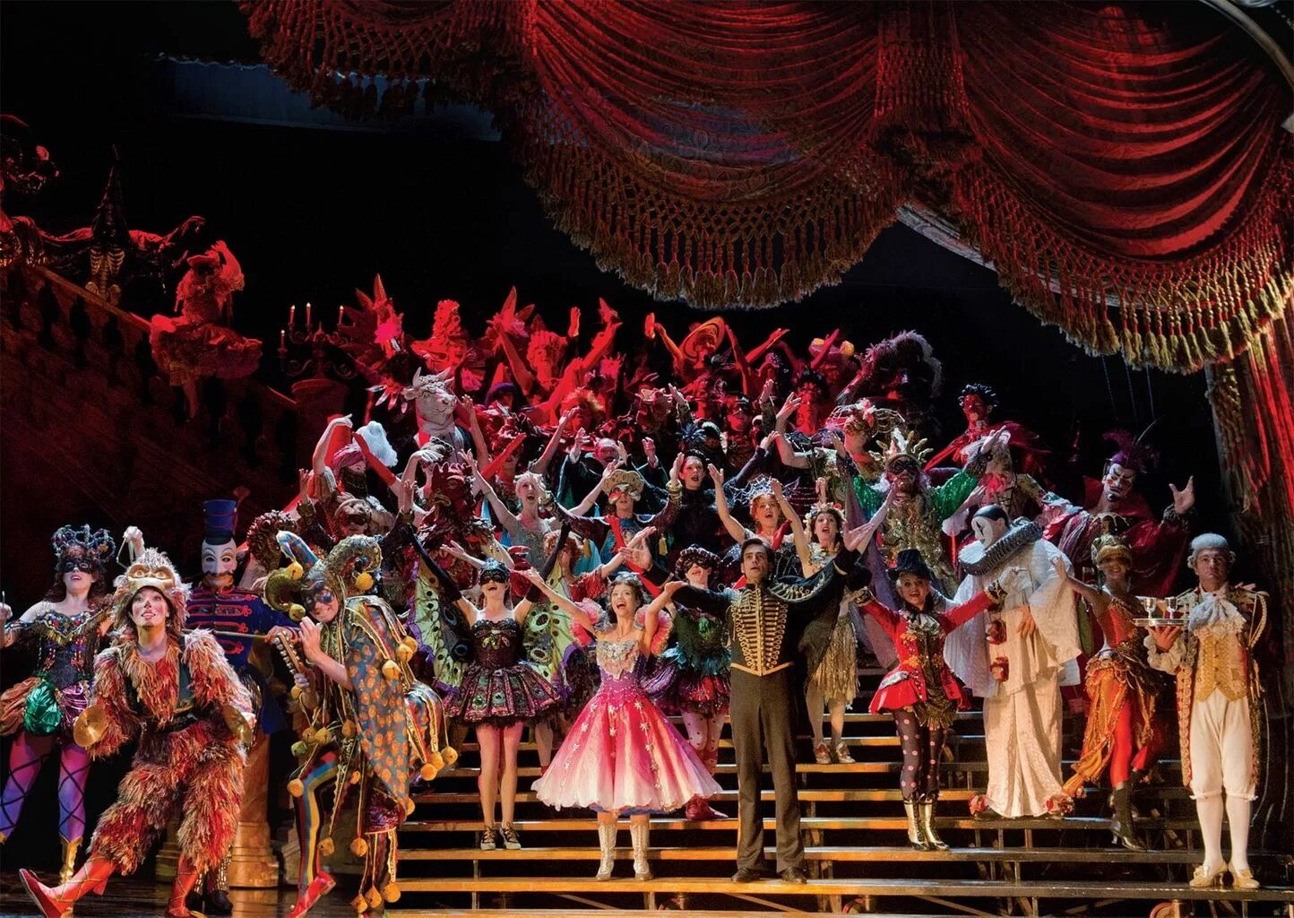 Театрализованное представление. Как проходит представление в театре. Оперный театр представление. Как проходит представление в театре. Сцена театра спектакль буратино.