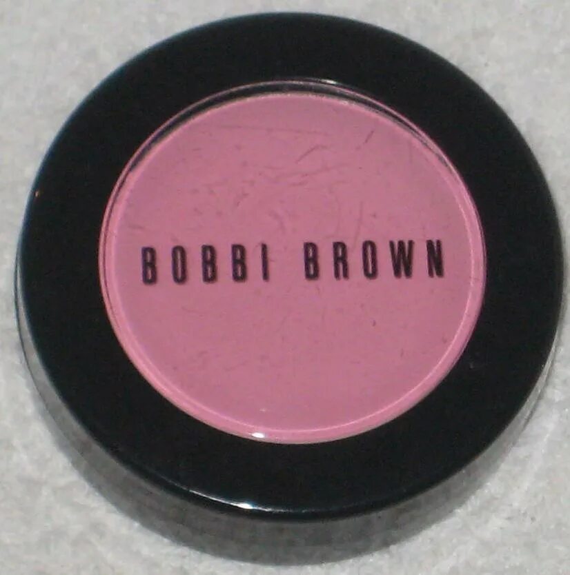 Blush brown. Румяна Bobbi Brown blush Powder Pink. Bobby Brown румяна 11 Bobbi кремовые. Бобби Браун пудра румяна. Bobbi Brown Powder Pink румяна свотчи.