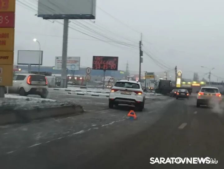 Авария на выезде из Саратова сегодня. Выезд Вольский тракт Саратов. ДТП на проспекте Строителей 17 ноября город Саратов. ДТП на Вольском тракте Саратов. Выезд на ленинский