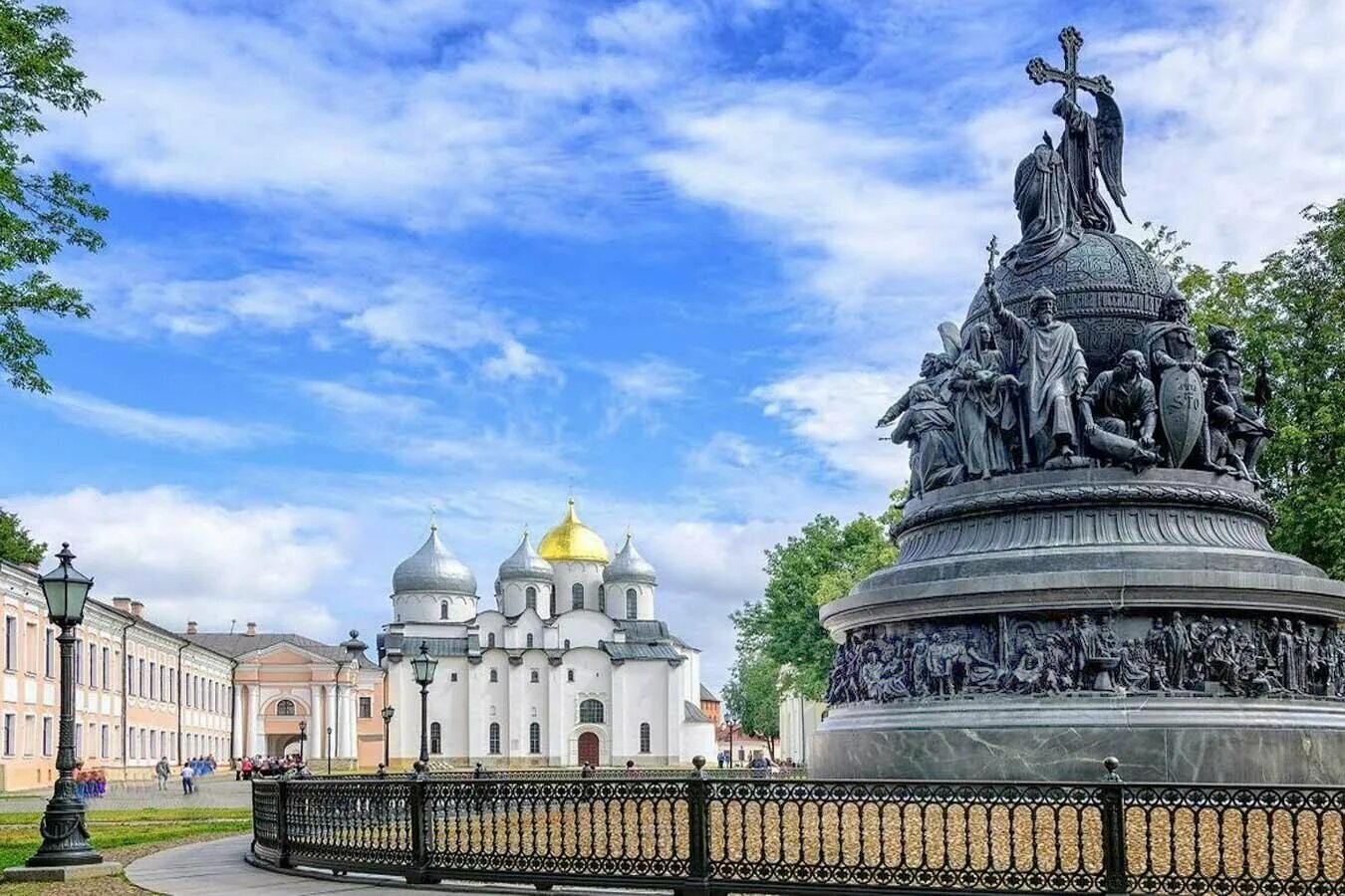 Сколько живет в новгороде. Великий Новгород. Великий Новгород достромичательности. Великий Новгород Великий Новгород. Великий Новгород достопримечательности.