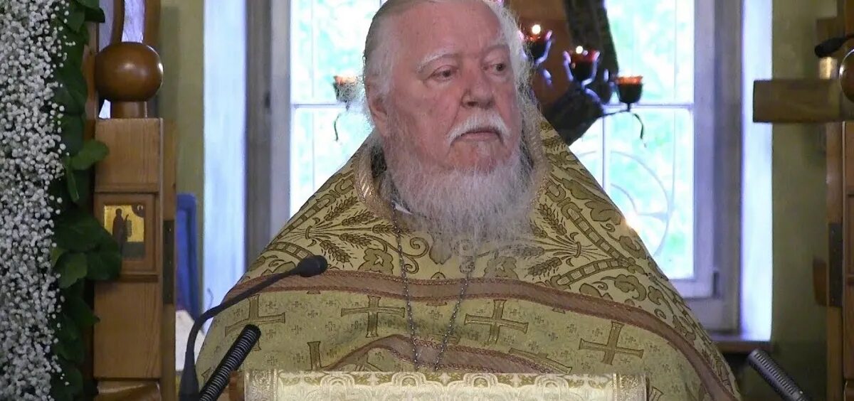 Алексий 2 и путин. Похожий священник. Харламов на венчании романовых. Ефремов и священник безруков. Патриарх кирилл и япончик.