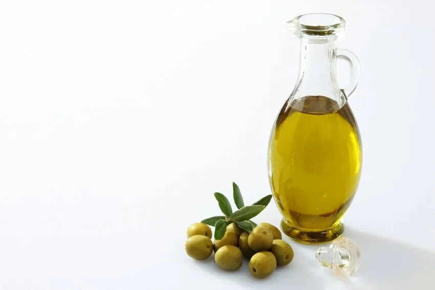 Почему горчит оливковое. Оливковое масло в кувшине. Кувшин для масла. Zira Olives масло. Оливковое масло из Аргентины.