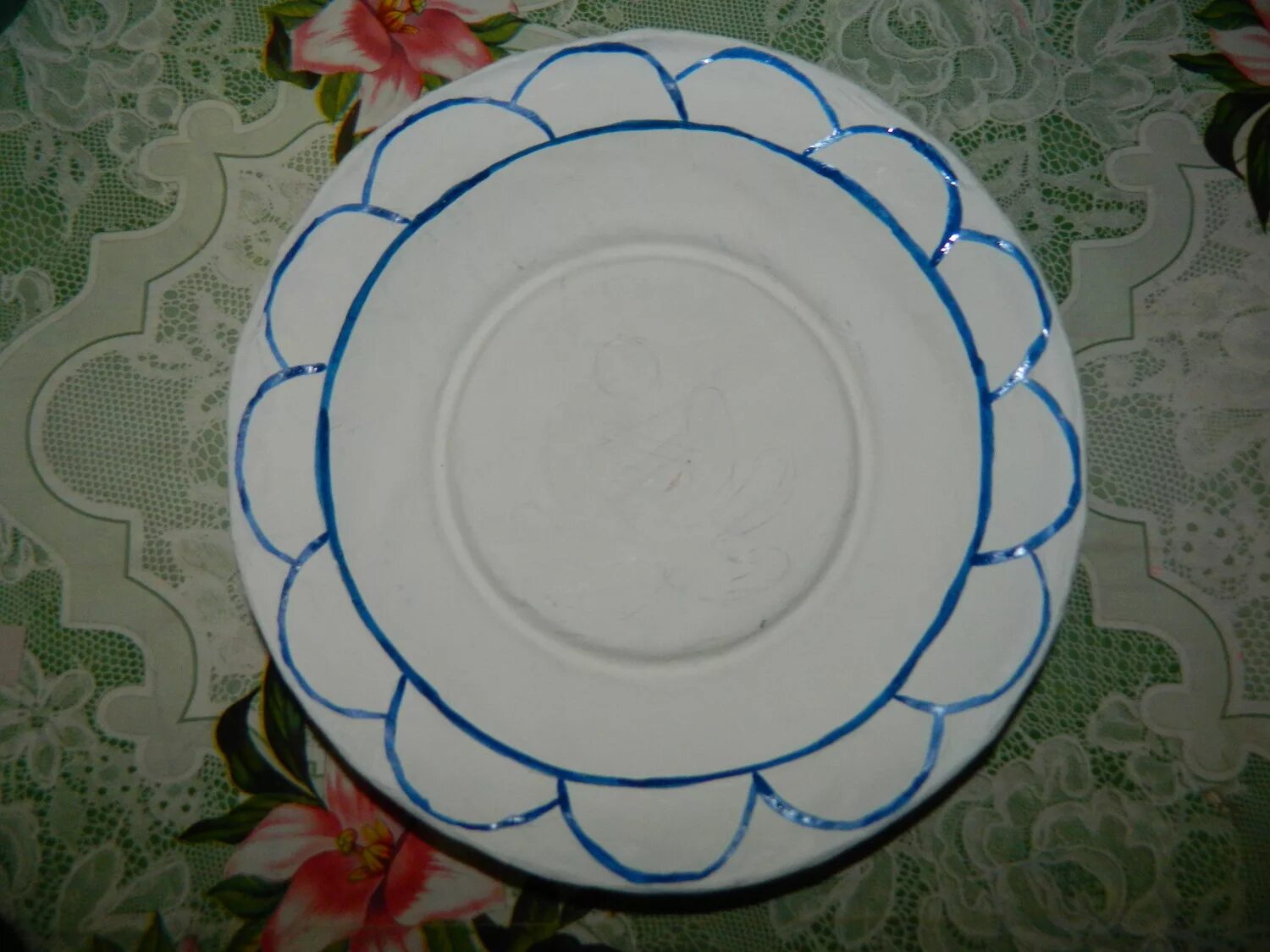 Роспись тарелок для детей. Тарелочки из папье маше. Декоративная тарелка из папье маше. Тарелка икеа 18691. Тарелка из папье маше.