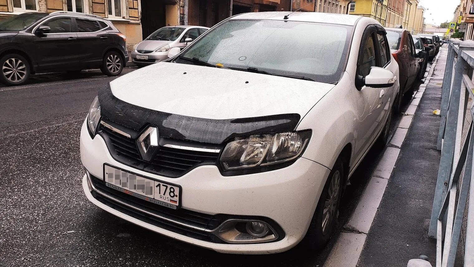 Дефлектор логан 2. Дефлектор капота renault logan 2. дефлектор капота са пластик рено логан 2. установка дефлектора на капот рено логан 2 фирмы сим. установка дефлектора капота фирмы сим на рено логан.