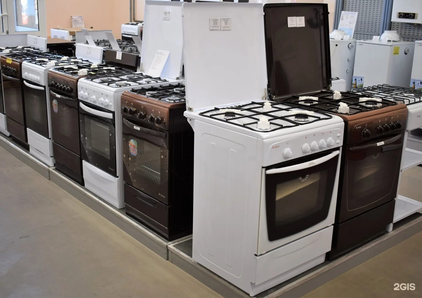 Газ для плит в магазине. Элиот иваново. Zco 5631w. Магазин склад бытовой техники. Газовые плиты в элиот иваново.