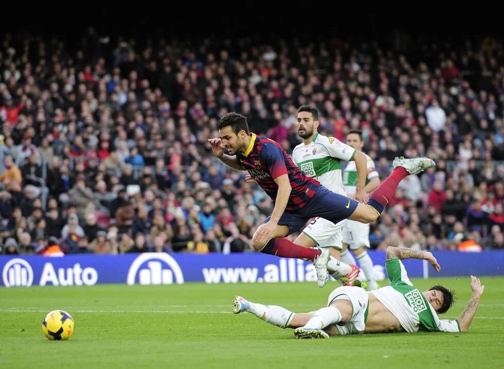 подкат в футболе. нарушение правил в футболе. фол надежды. фол последней надежды в футболе это. фол надежды.