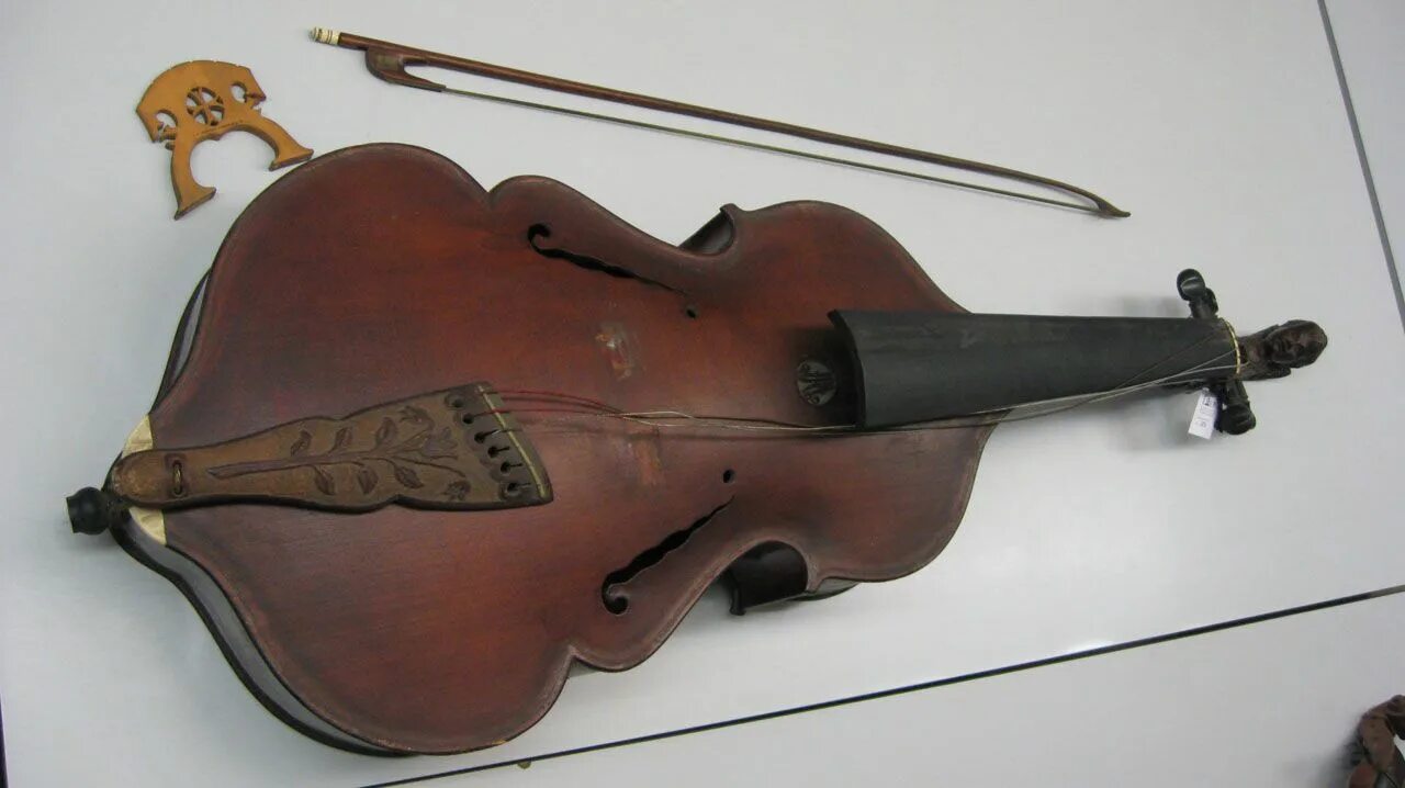 File:Viola da gamba (AM 1998.60.11.1-18).jpg - Wikimedia Commons