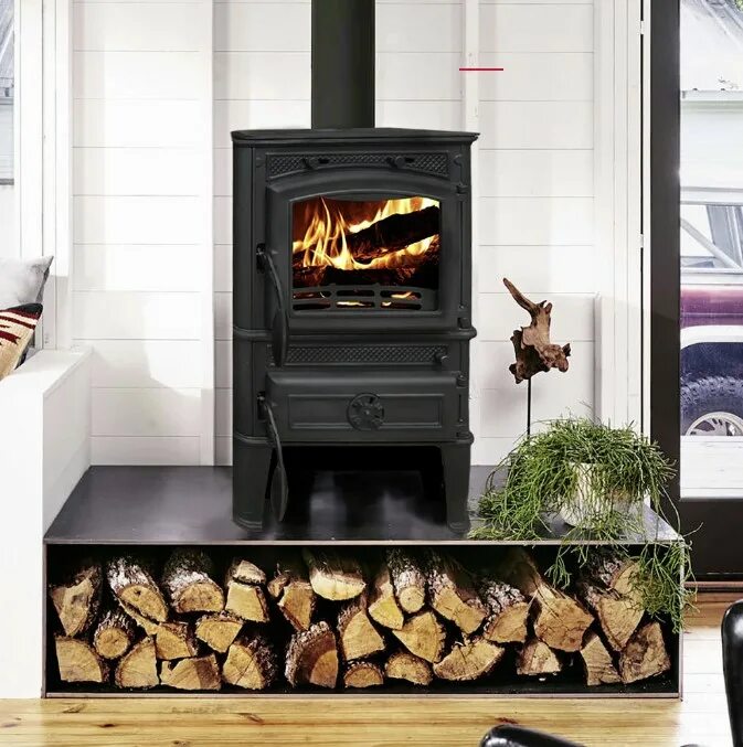 Чугунный камин в деревянном доме. Печь-камин nordflam arica. Печка с камином в деревянном доме. Каминопечь с. Отопительная кирпичная печь 100кв.