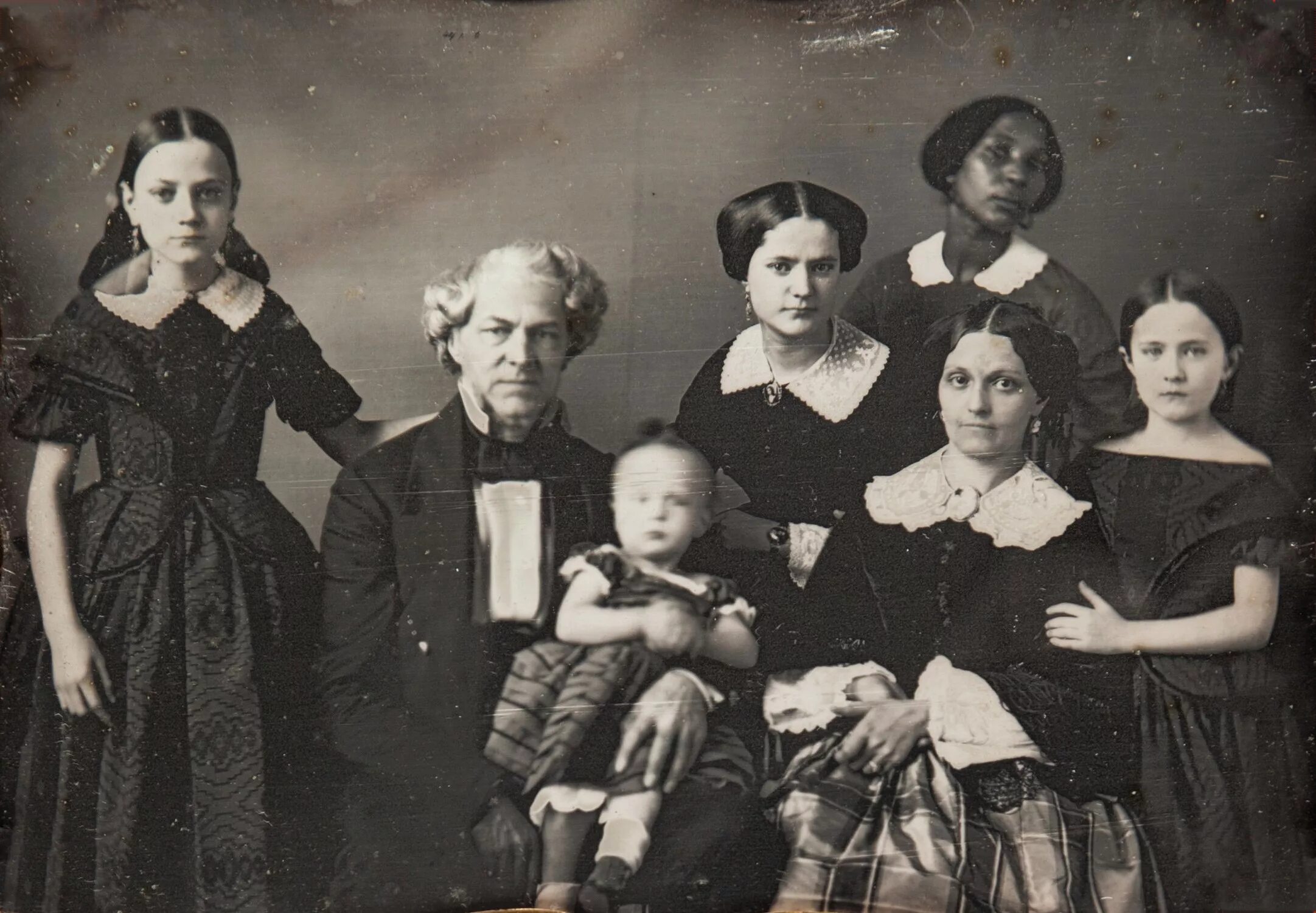 Семья викторианской эпохи 1620-1820 г.г. Дагерротип Россия групповой портрет. Семья викторианской эпохи. Старинные семейные портреты.