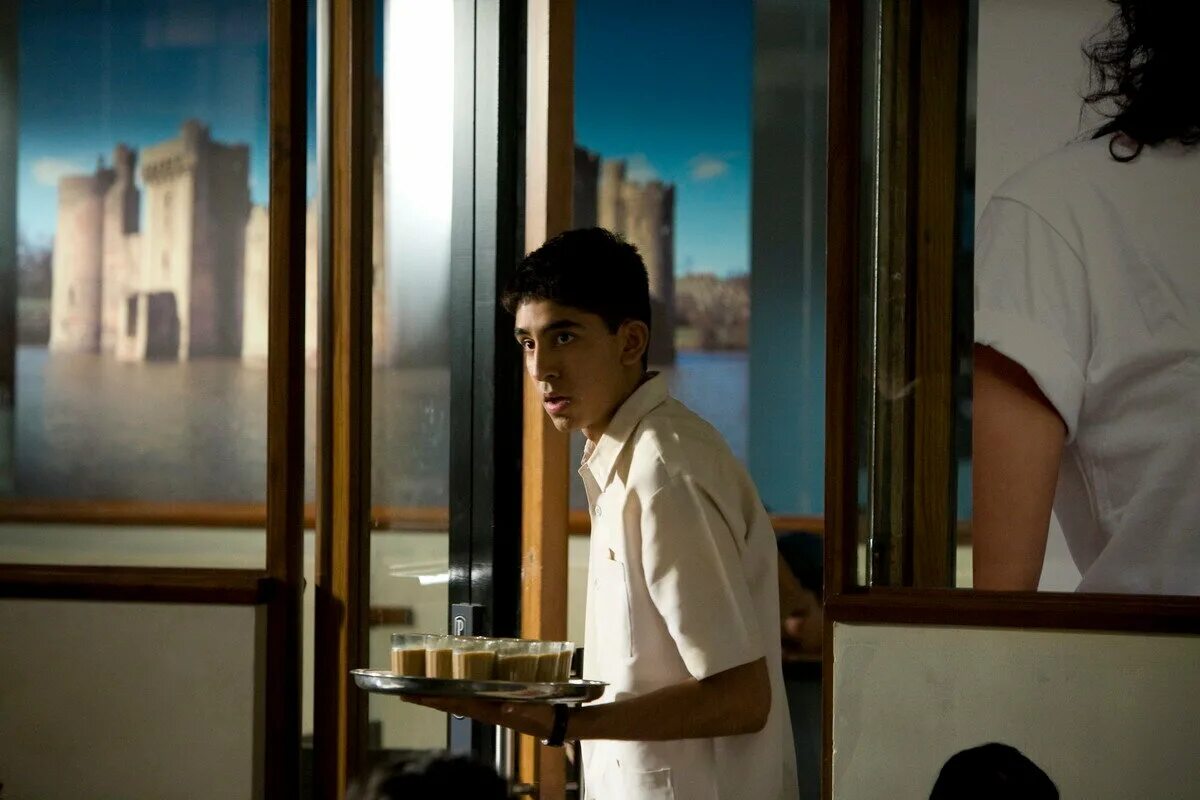 триллионер из трущоб 3. миллионер из трущоб 2009. триллионер из трущоб 3. миллионер из трущоб 2008. ирфан кхан миллионер из трущоб.