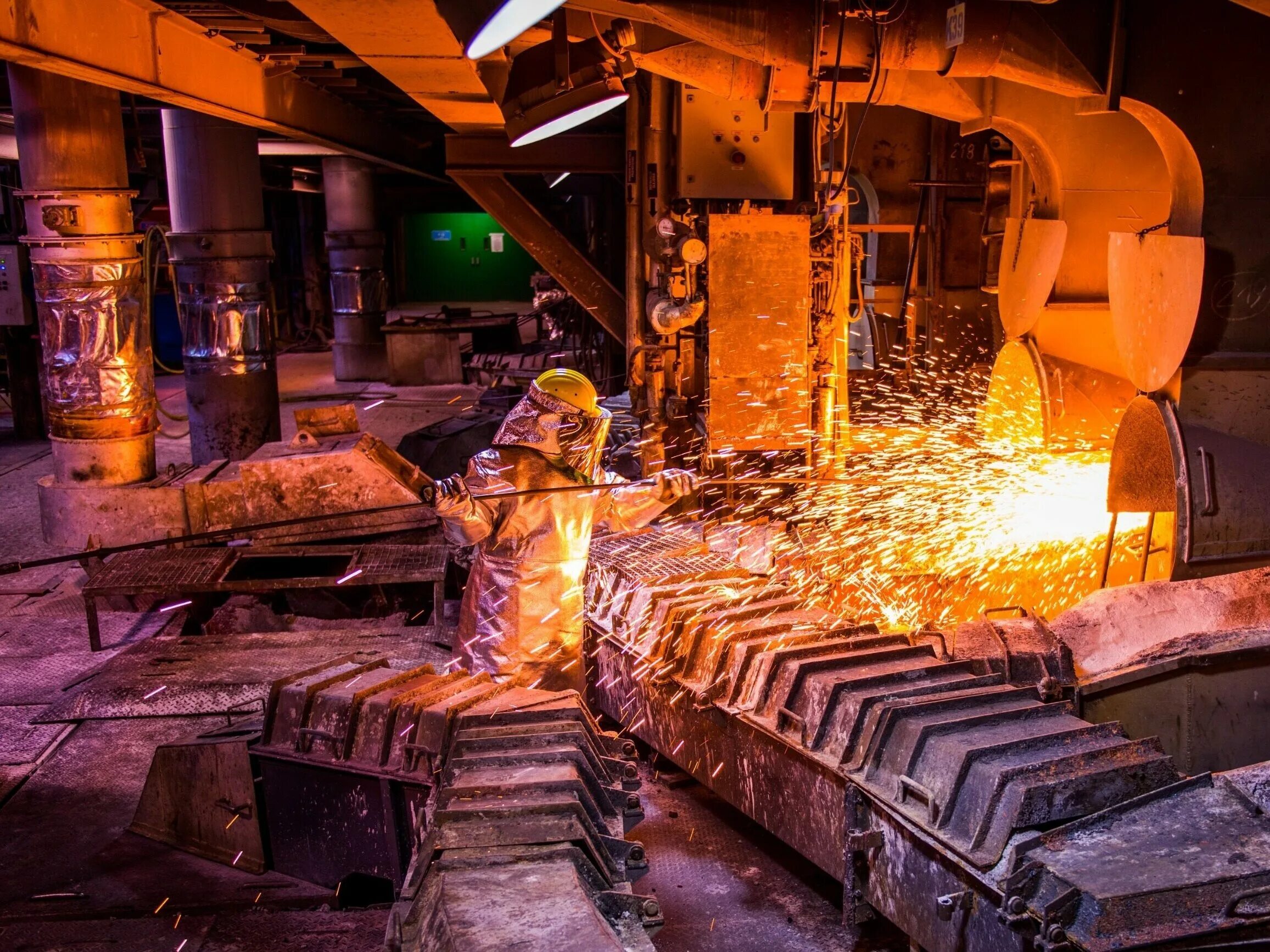 Основные промышленные металлы. Переработанная медь. Выработка металла. Польша медная металлургия. Промышленные металлы.