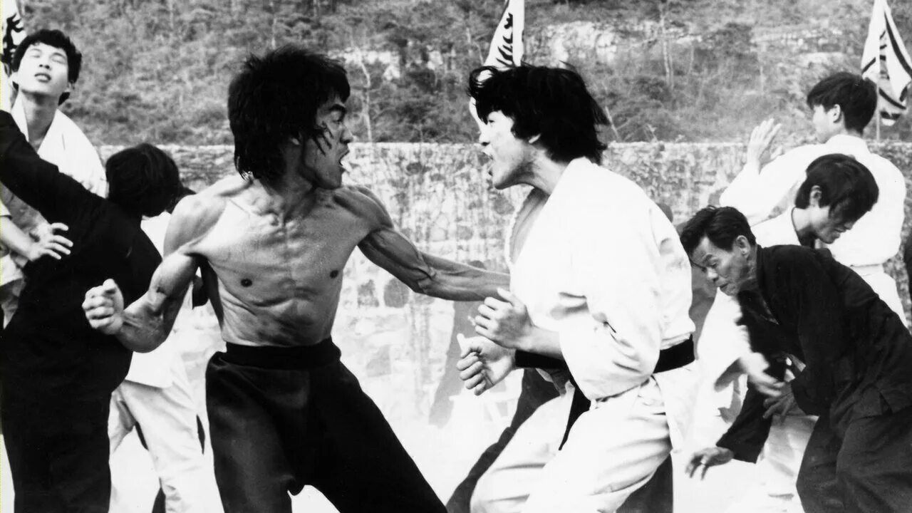 Боло йенг и брюс ли. Выход дракона фильм 1973. Брюс ли на съемках 1973. Брюс ли съемки. Брюс ли на съемках фильма.