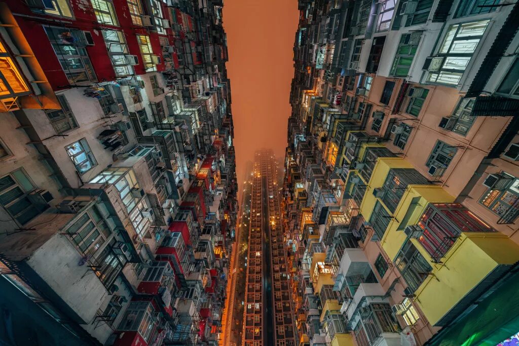 Между небоскребов. Гонг Конг архитектура. Гонконг небоскребы. Гонг Конг Yick Cheong building. Небоскребы с земли.
