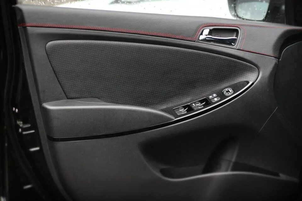 Обшивки солярис. Дверные вставки hyundai solaris 1. обшивка дверей хендай солярис 2011. обшивка двери солярис 1. перетяжка дверных карт солярис 1.