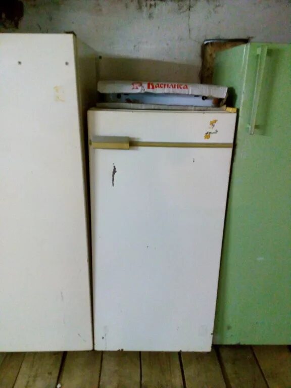 Найти рабочий холодильник. Рабочий холодильник рабочий холодильник для кухни. холодильник орехово-зуево район. холодильник б у климовске. барахолка в москве бытовая техника.