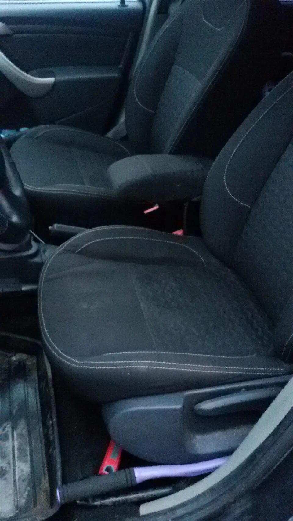 Какие сиденья подходят на логан 1. Сиденье renault logan 1. Сиденья рено логан 1. Сиденье рено логан болячки. Сиденья на рено логан 1 от.