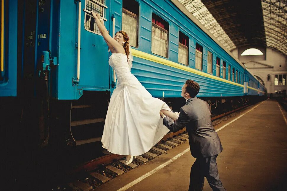Сбежать от мужа. Свадьба в поезде. Невеста убегает со свадьбы. Сбежавшая невеста. Несостоявшаяся свадьба.