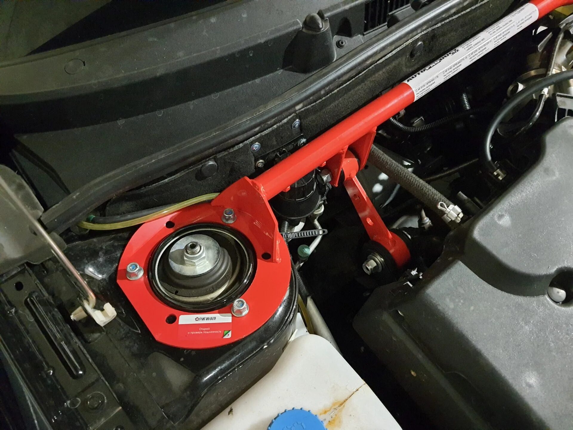 Распорка лада гранта. Распорка на лада гранта лифтбек. Распорка лада гранта 2006. Растяжка стоек гранта. Распорку лада гранта 127.