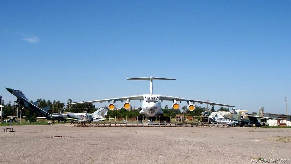 Луганский ремонтный завод. Завод 100 луганск. Гп луганский авиационный ремонтный завод. Луганск музей самолетов. Луганский ремонтный завод.