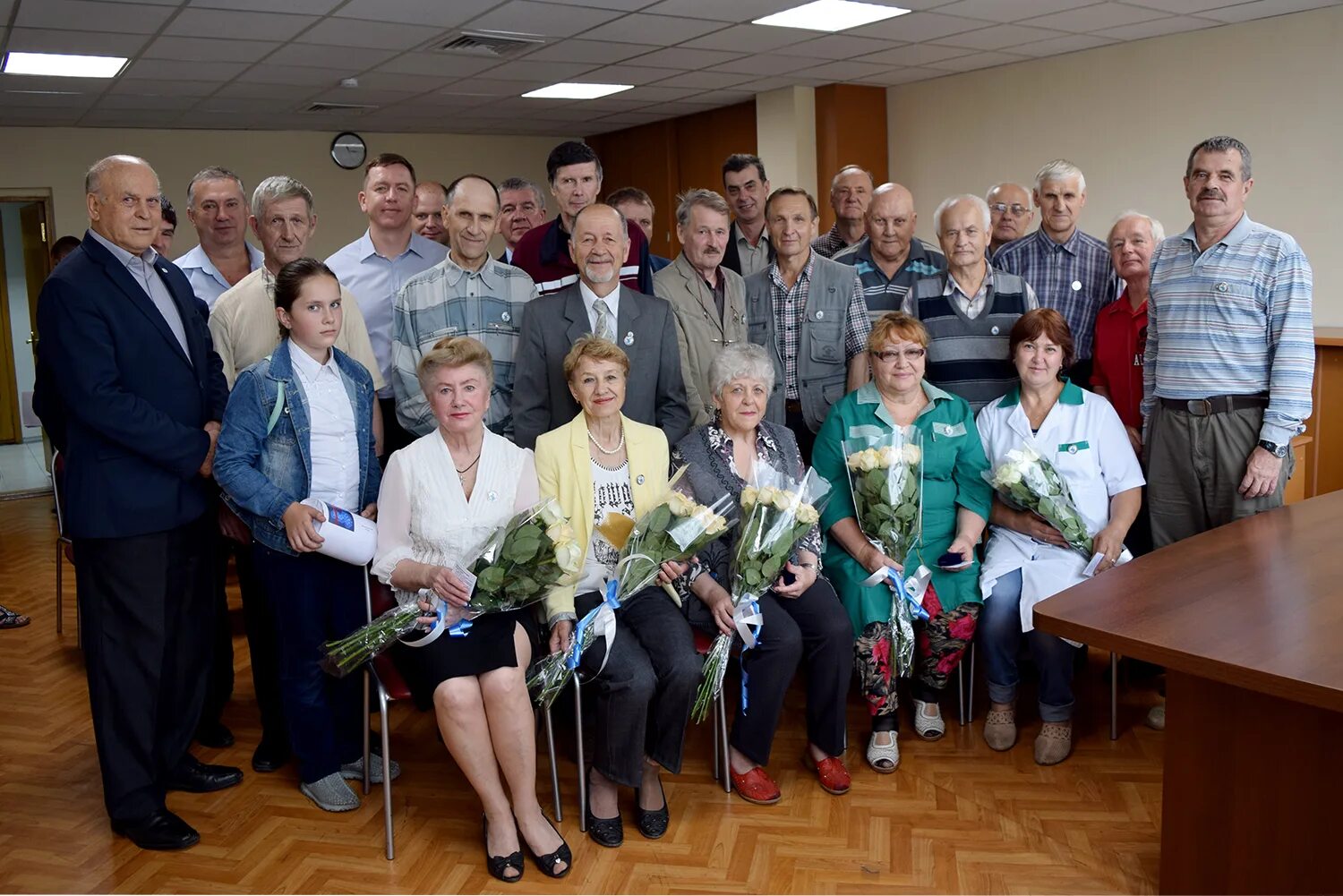 Заслуженный работник завода. Ветераны труда города Магнитогорска. Ветеран труда в Дагестана. Дальприбор Владивосток.