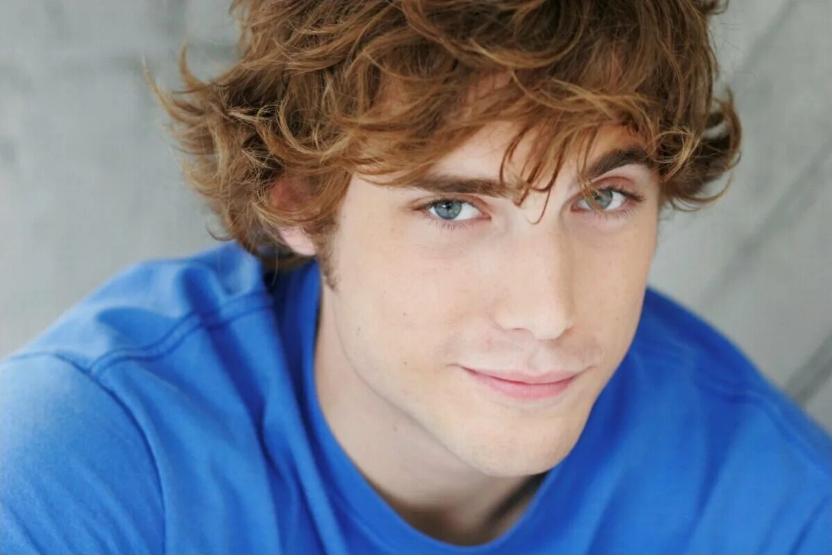 Самый красивый мужчина 2020. Тейлор лотнер сумерки. Итальянцы мужчины. Самый красивый актер в мире 2022. Фредди торп ривен.