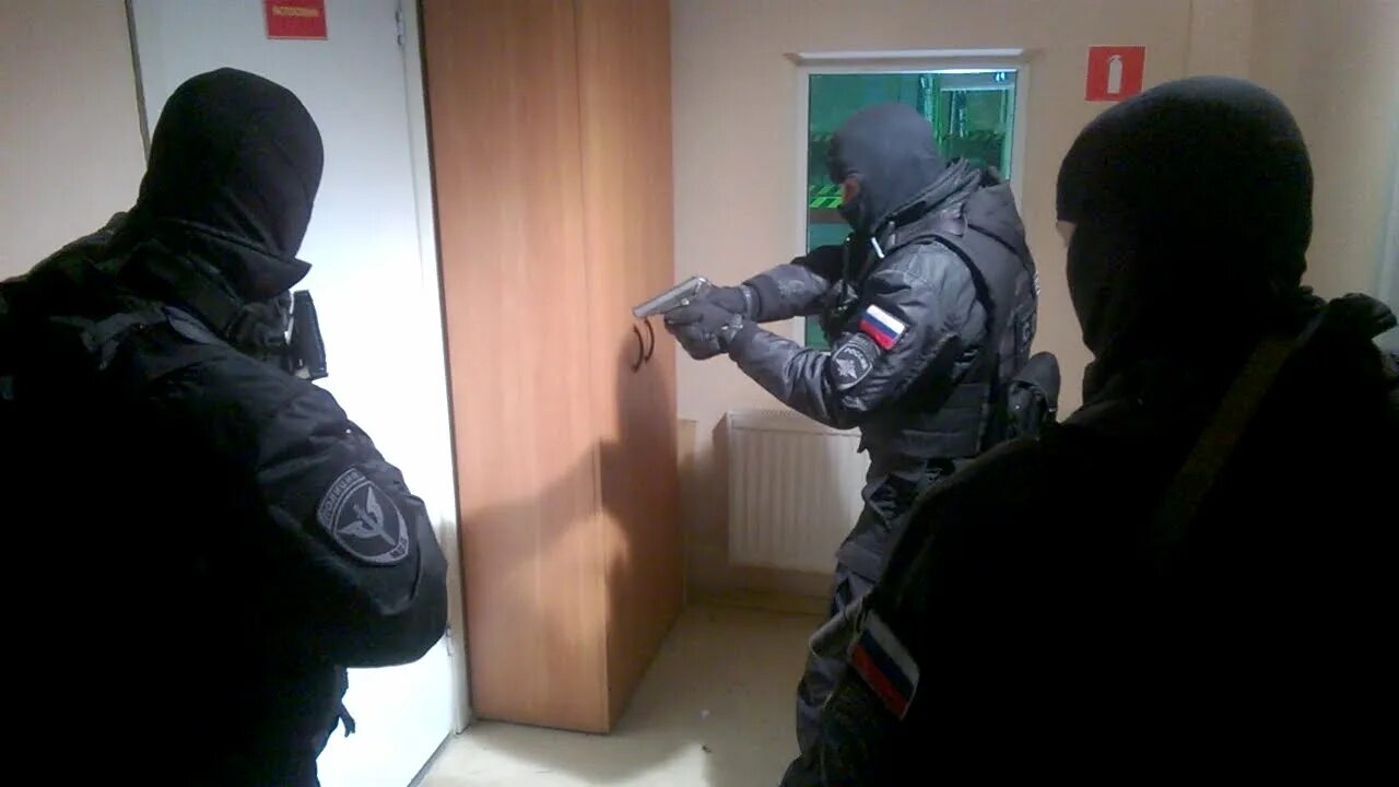 Бронещит штурм. Цсн фсб штурм. Собр альфа. Армия штурм здания. Спецназ фсб штурм здания.