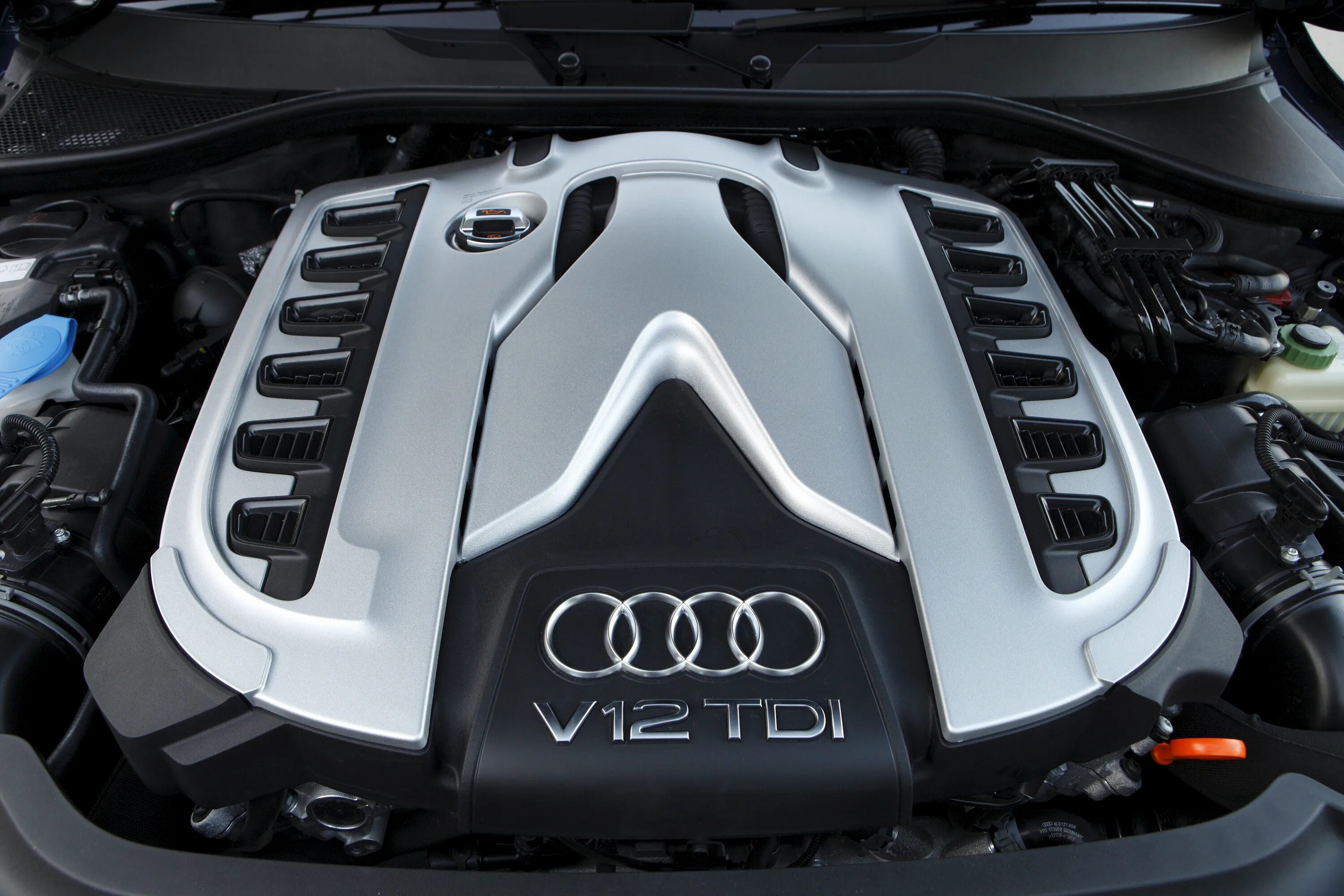 V12 pro купить. Audi v12 TDI. Q7 6.0TDI w12. Audi q7 6.0 v12 TDI. Audi q7 v12 Diesel.