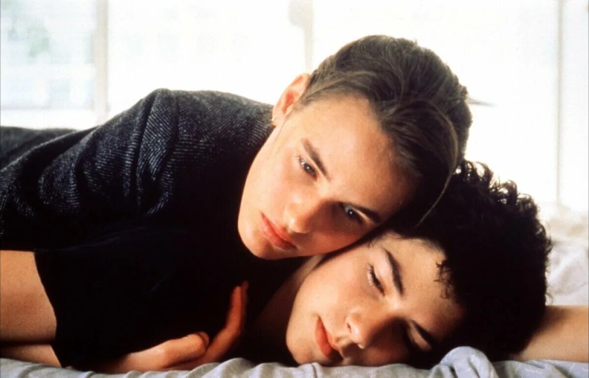 начала на парня. влюбленная пара. начала на парня. мужчина который хочет серьезных. ревнивый взгляд мужчины.