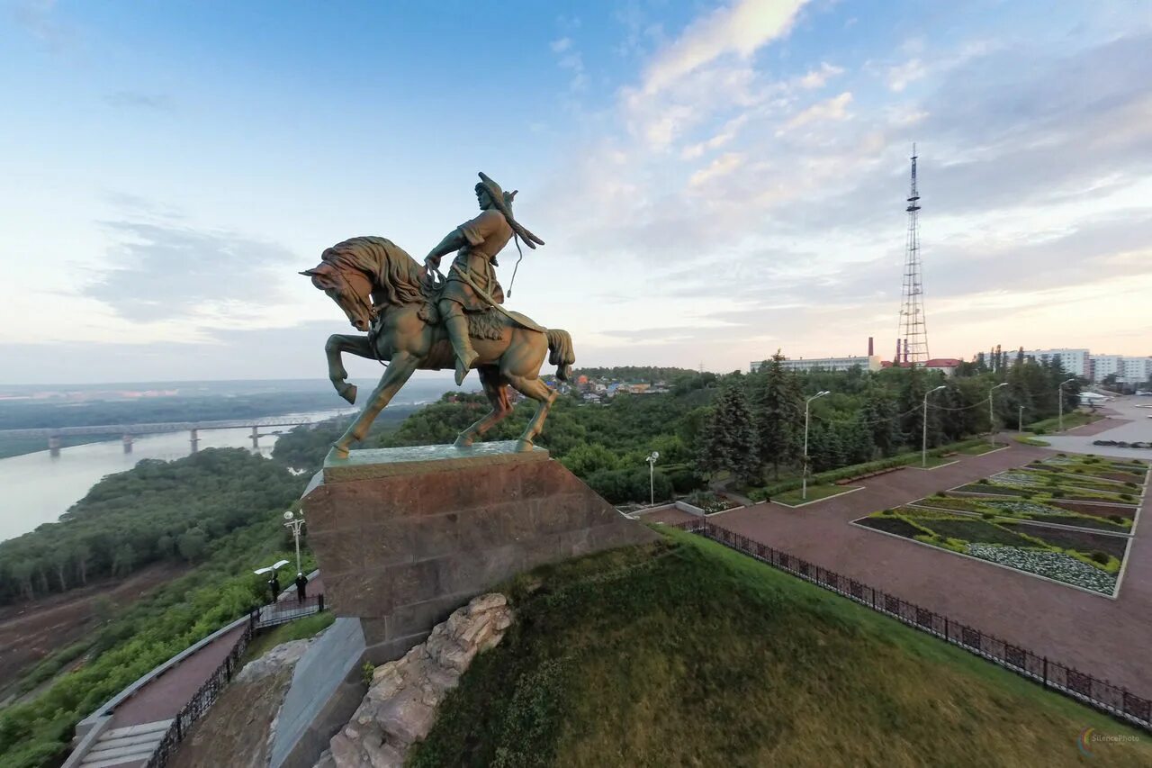 Ноф республики башкортостан. Салават юлаев памятник в уфе. памятник салавату юлаеву в уфе. башкортостан салават юлаев памятник. парк памятник салавату юлаеву уфа.