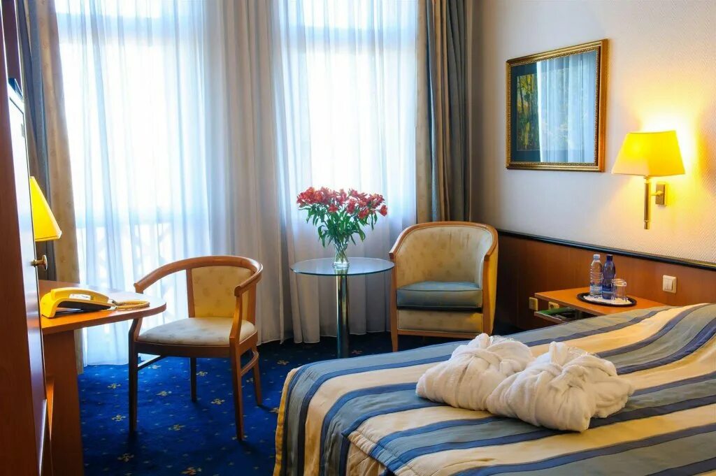 Гостиница Латвия. Рижский отель в Латвии. Vecriga Hotel. Рига отели фото. Отель рига сайты