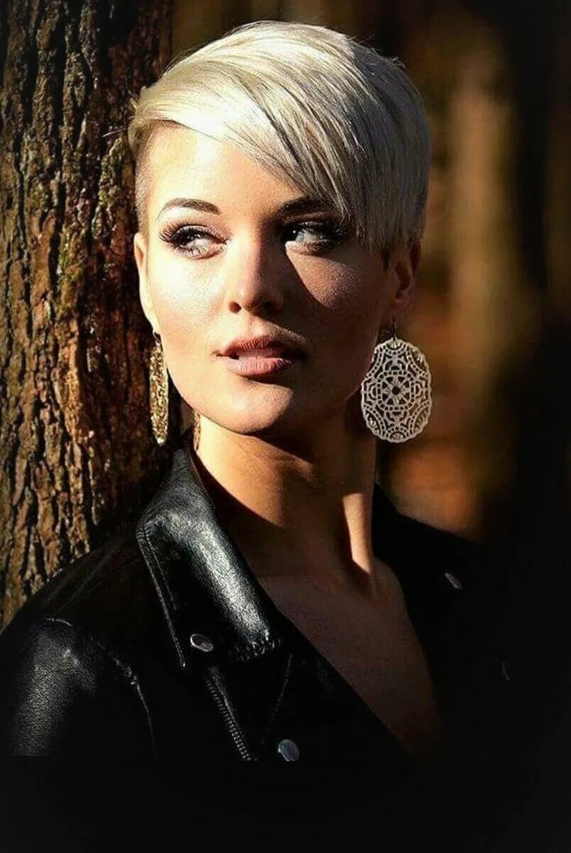 красивая женщина с короткими волосами. красивые девушки с короткими волосами. камиль албане стрижки. алекса деми с короткой стрижкой. кейт мосс с короткой стрижкой.